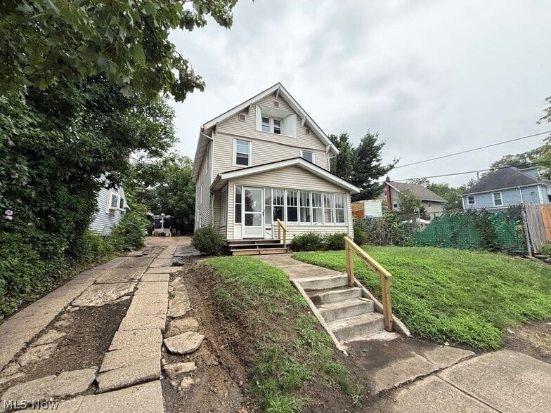1467 Beardsley St