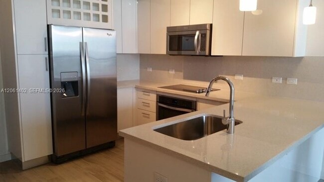 Building Photo - 999 SW 1st Ave Unit 2511