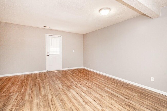 Photo - 1037 Proctor St