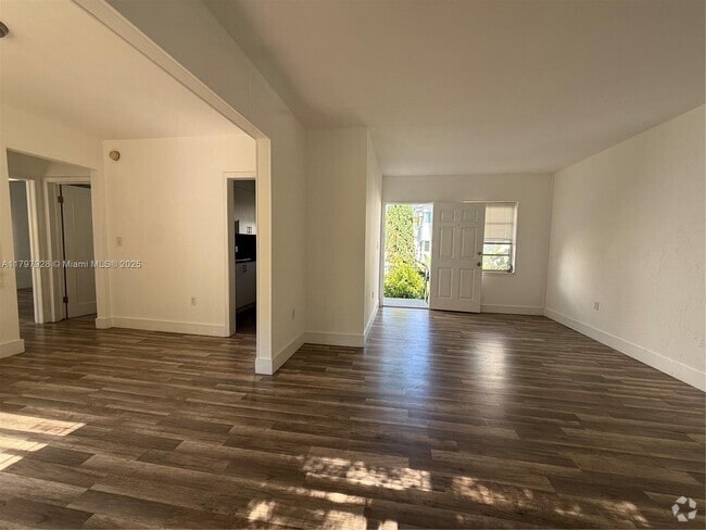 Building Photo - 291 Navarre Ave Unit 4 Rental