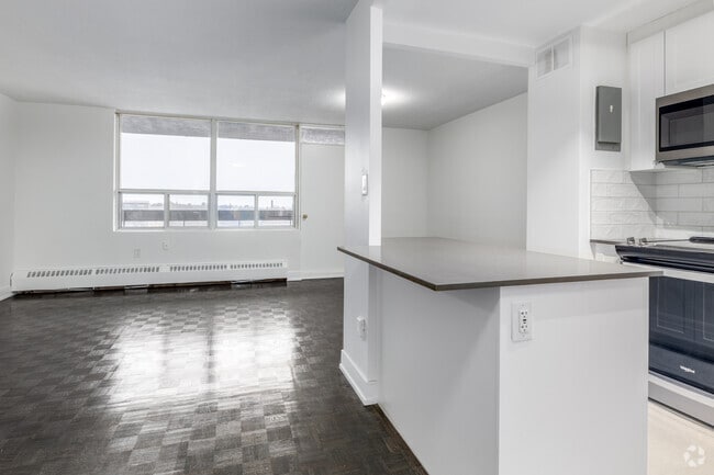 1BR, 1BA - 706SF - Kitchen/Living Room - 2233 - 2235 Hurontario Street