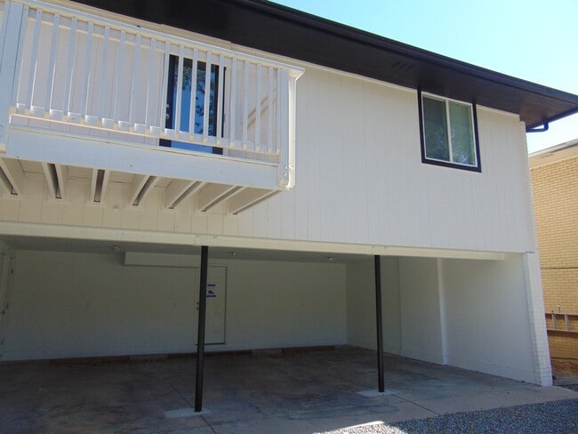 Photo - 721 Collyer St