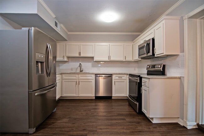 Photo - 2410 Valley Dr