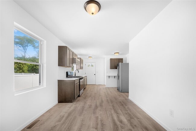 Photo - 8 N Clinton St