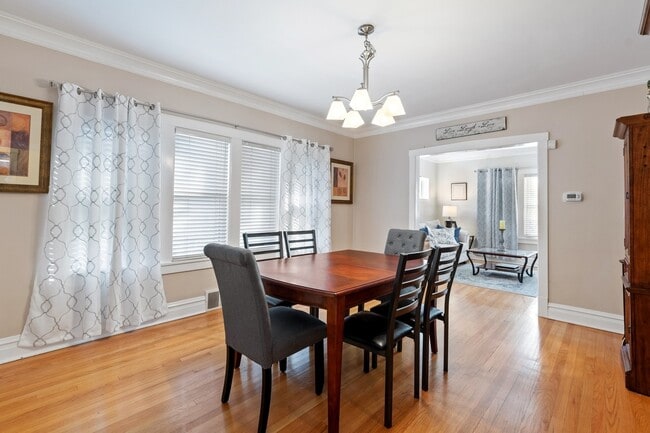 Photo - 1760 Henley St