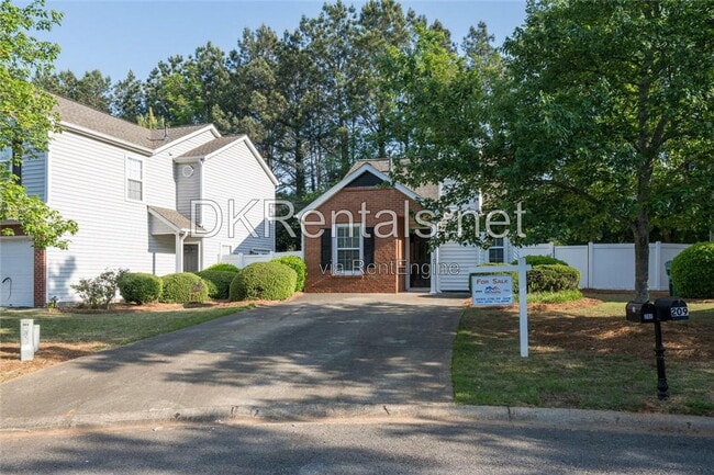 Photo - 207 Daventry Way