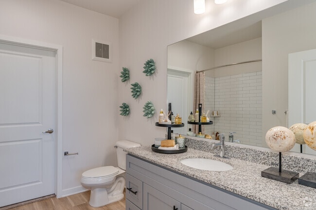 2BR, 2BA - 1,095SF - Primary Bathroom