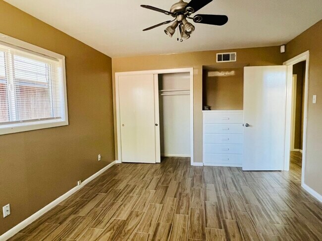 Photo - 4731 Merwin St