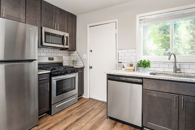 Photo - Commons of East Lake