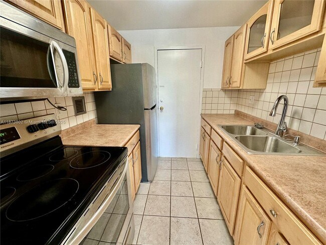 Photo - 900 NE 18th Ave Unidad 207