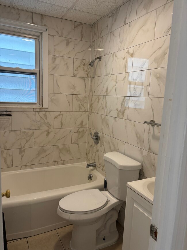 Beautifully tiled Bathroom - 240 Sommerville Pl Unit #2