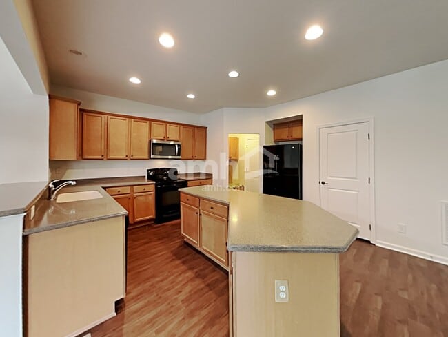 7184 Kenyon Dr