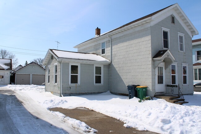 Building Photo - 28 5th St Unit Lower