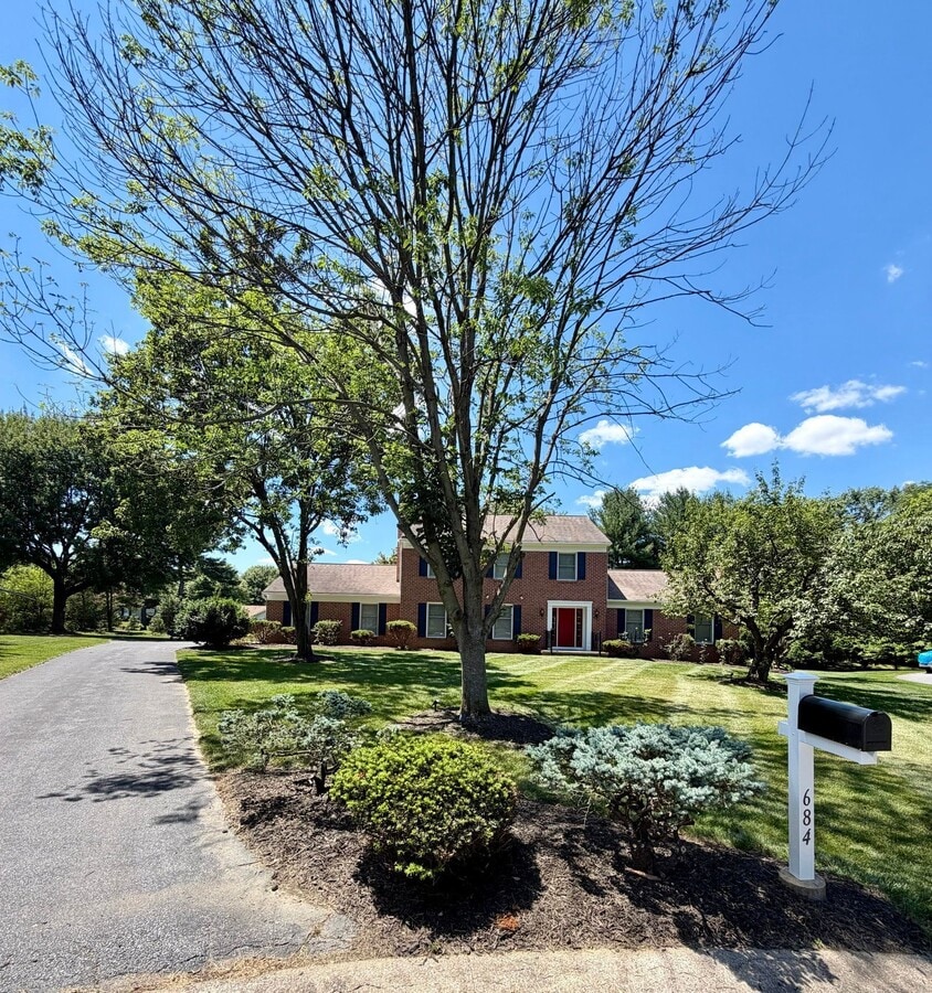 Photo - 684 Steinman Ct