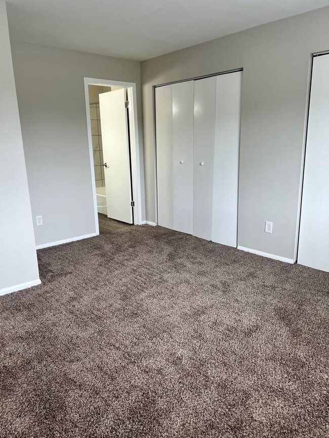 Photo - Charming Two-Bedroom Two Bathroom Apartment in Prime Chesterton Location! Unidad J8