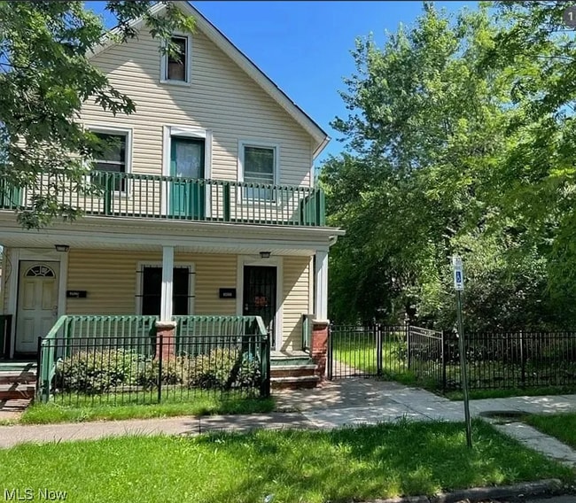 Building Photo - 3422 Seymour Ave Unit 2