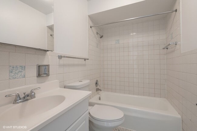 Photo - 2003 W Touhy Ave Unit 203