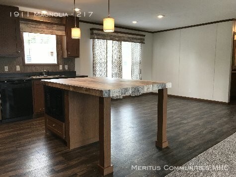 Photo - 1911 Magnolia St