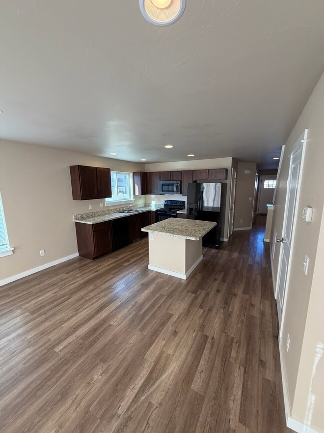 Building Photo - 4022 Sunstone St Unit D