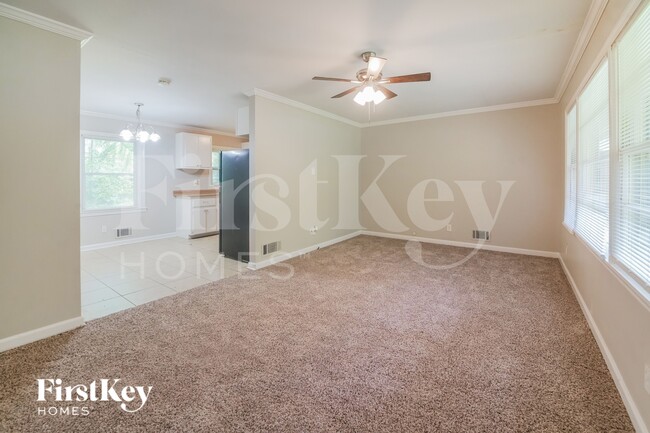 Photo - 1098 Holly Cir
