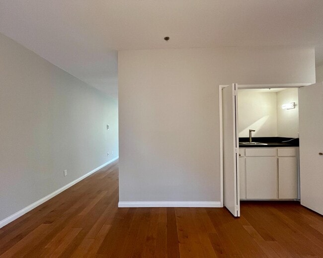 Photo - 525 Almer Rd
