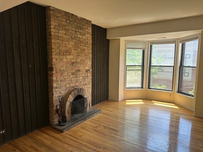 Building Photo - 606 W Surf St Unit 2900-604-3 Rental