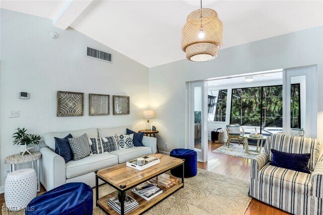 Photo - 739 7th Ave N