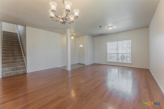 Photo - 514 Prospector Trl