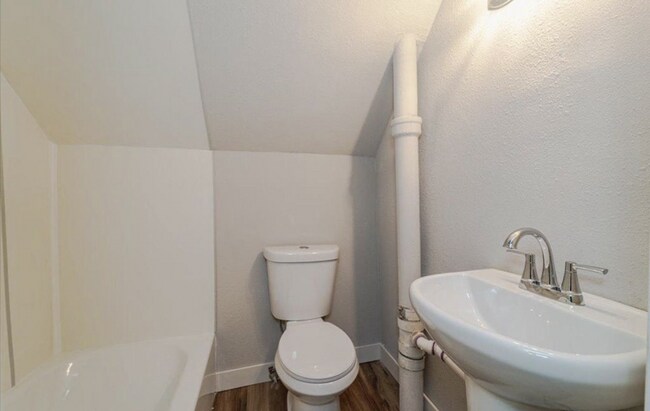 Photo - Beautiful 3-Bed 1-Bath Available Now in Ha...