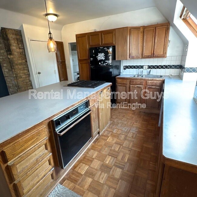 Building Photo - 2647 Girard Ave S Rental
