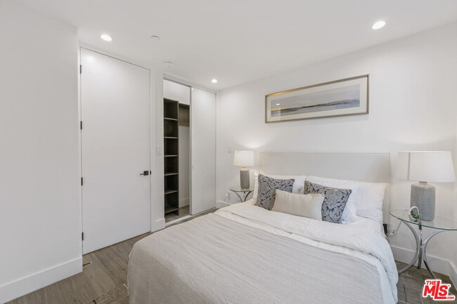 18315 Collins St