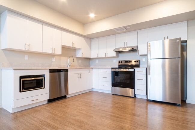 Full kitchen with applicances