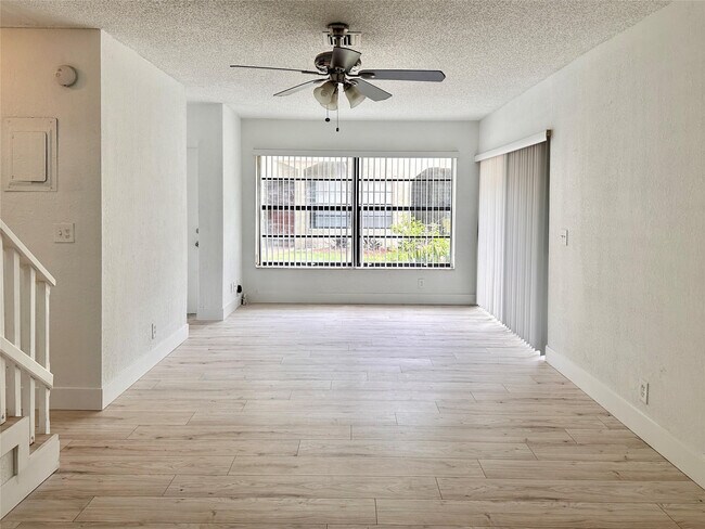 Photo - 2580 Coral Springs Dr