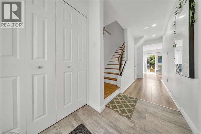 Photo - 51 Shadeland Crescent