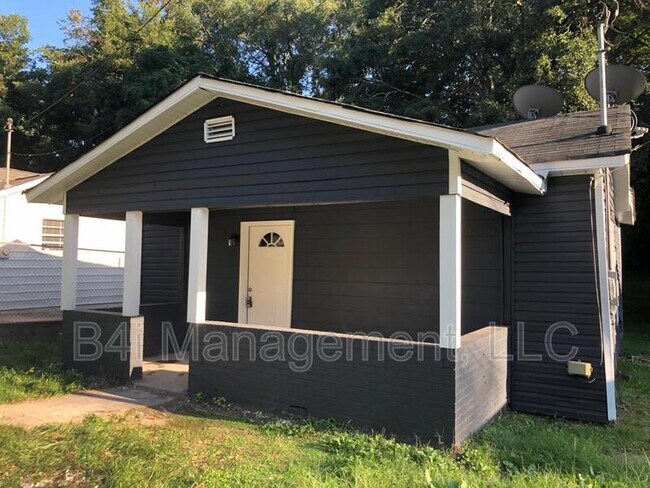 Photo - 204 E Crovat St House