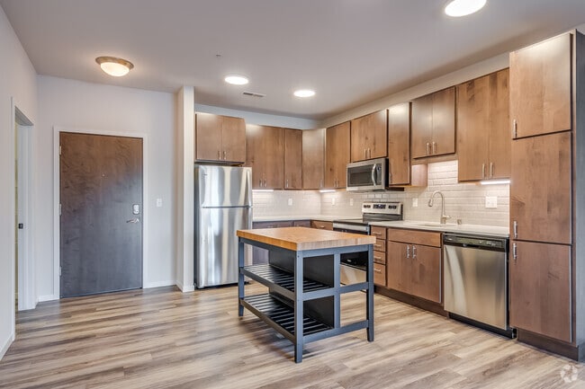 1BR, 1BA - 823SF - Kitchen