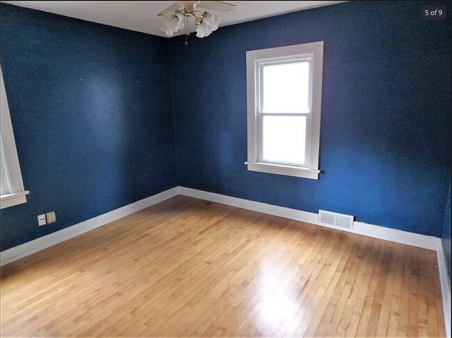 Downstairs bedroom - 517 Columbia Ave