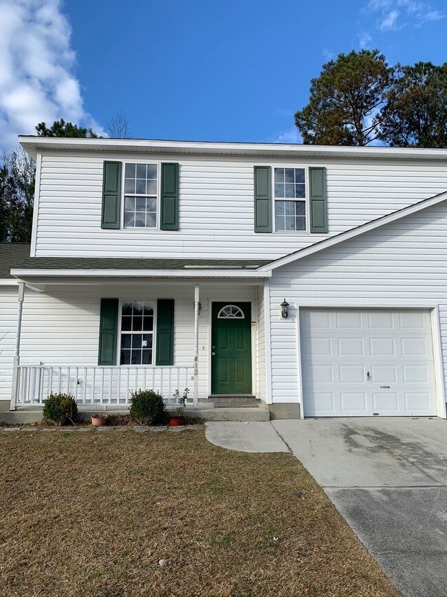 Building Photo - Adorable Town Home The Stables at Horse Cr...