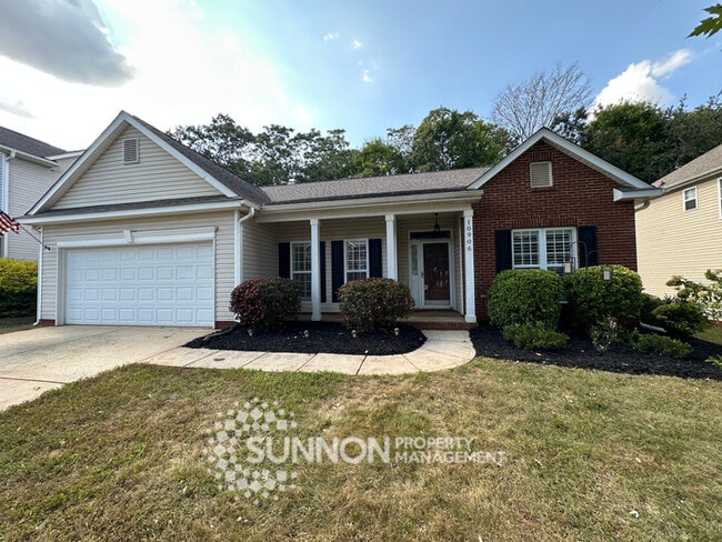 Building Photo - Charming 3-Bedroom Ranch with Sunroom & Wo... Rental