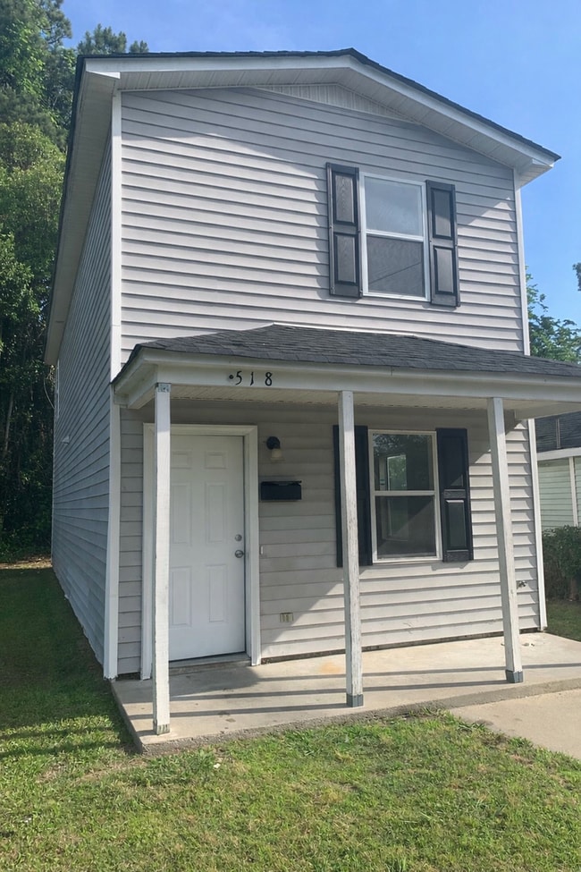 Building Photo - Nice Family Home!