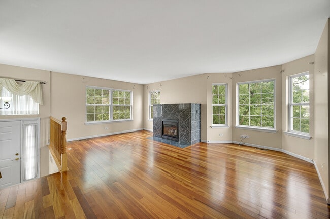 Photo - 62 E Clare Ct