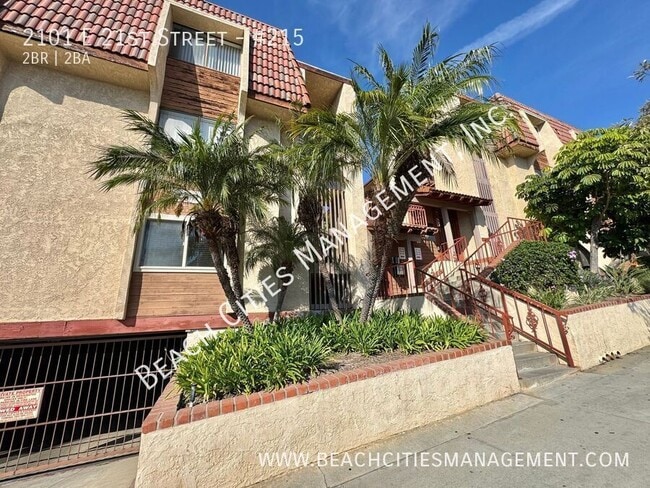 Building Photo - 2101 E 21st St Unit #215