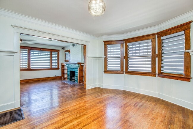 Building Photo - Manhattan Heights Historic District Gorgeous Backyard with Pool and Large House