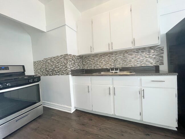 Photo - 913 Grattan St Unit 105