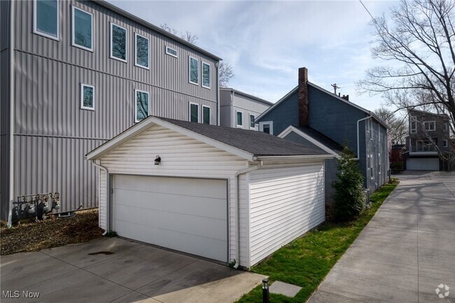 Building Photo - 2471 Tremont Ave Unit Down Rental