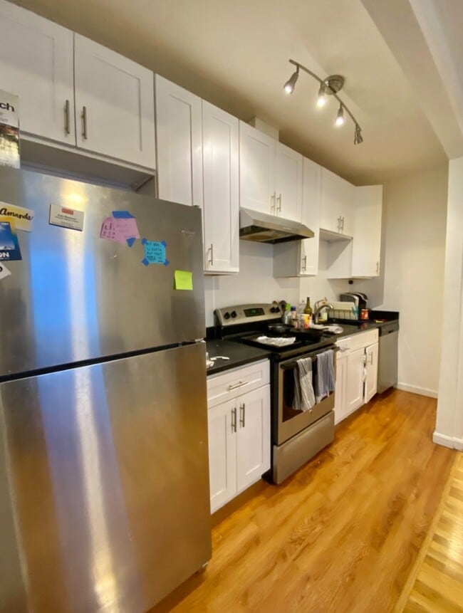 Building Photo - 15 Higgins St Unit B