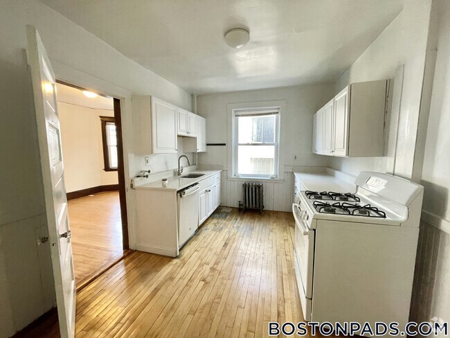 Building Photo - 14 Centre St Rental