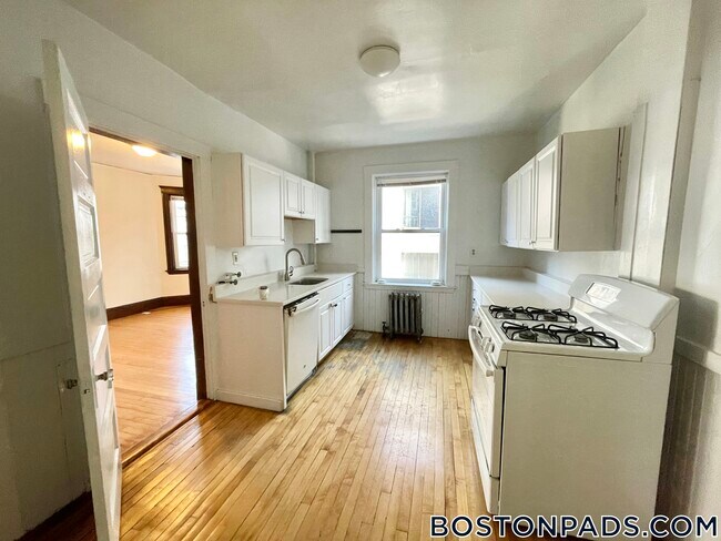 Building Photo - 14 Centre St Rental