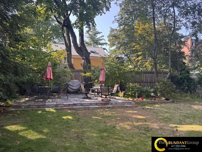 Building Photo - 1 Dana St Unit 2