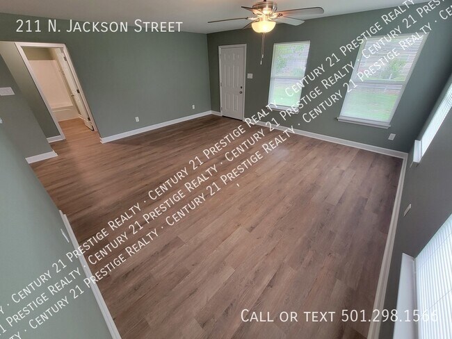Photo - 211 N Jackson St